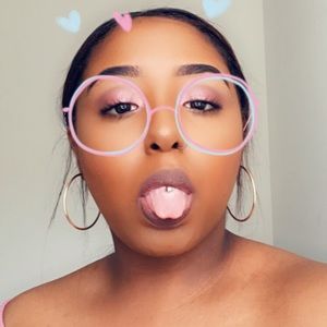 Meet your Posher, Deneicia